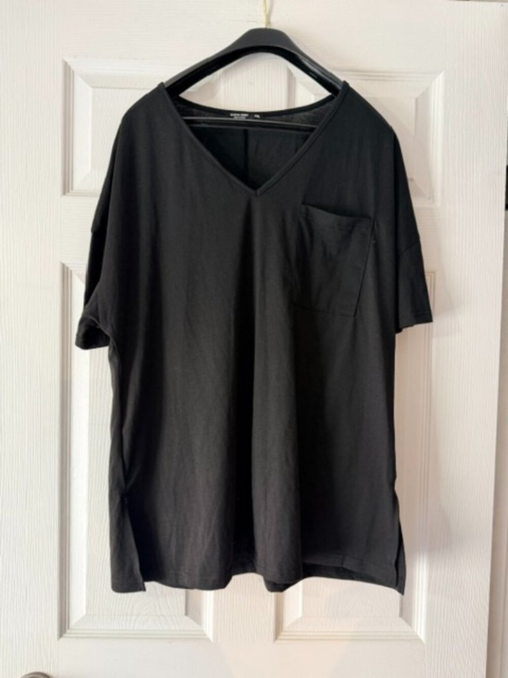 SHEIN Curve Oversized Black V-Neck Pocket Top – Size 1XL